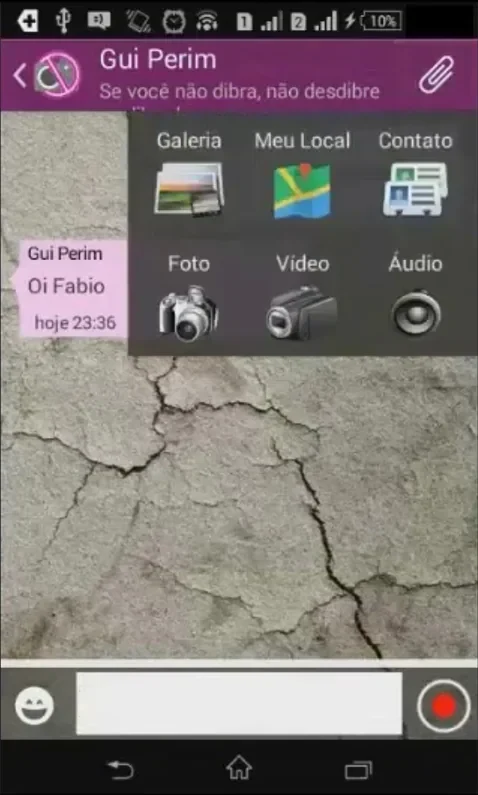 Opções de anexo em conversa do VibeFestApp